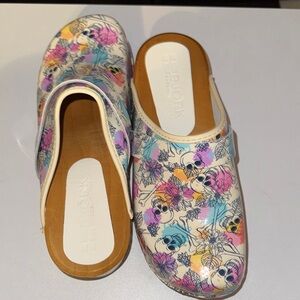 Bjork Women's Colorful Skull Floral Clogs